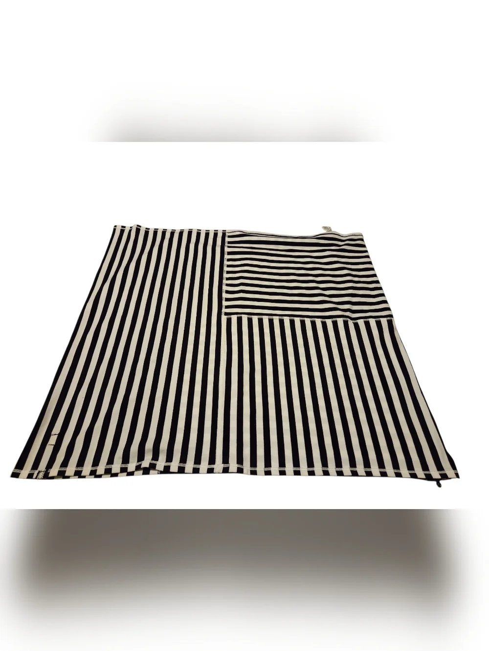 Women’s O/S Lululemon Apex Black/White Stripe With Gold Zip Vinyasa Scarf